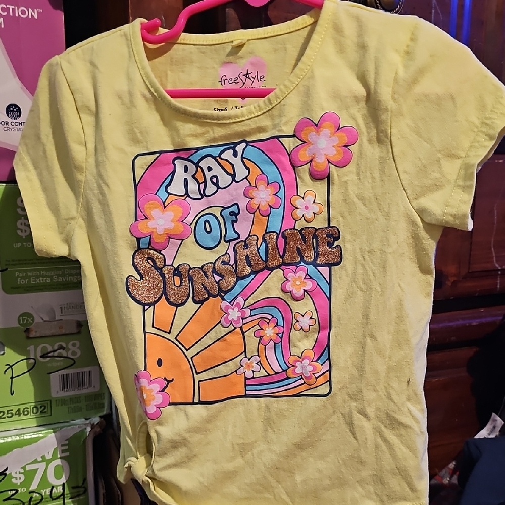 !!.          Girls Size 6 Top